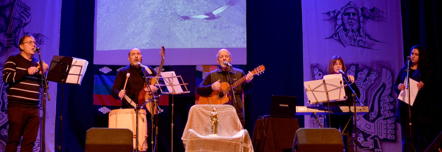 Grupo Vocal ALFAGUARA El Grupo vocal Alfaguara interpreta canciones de la música latinoamericana con arreglos propios desde hace varias décadas en la Comarca Viedma-Patagonia.